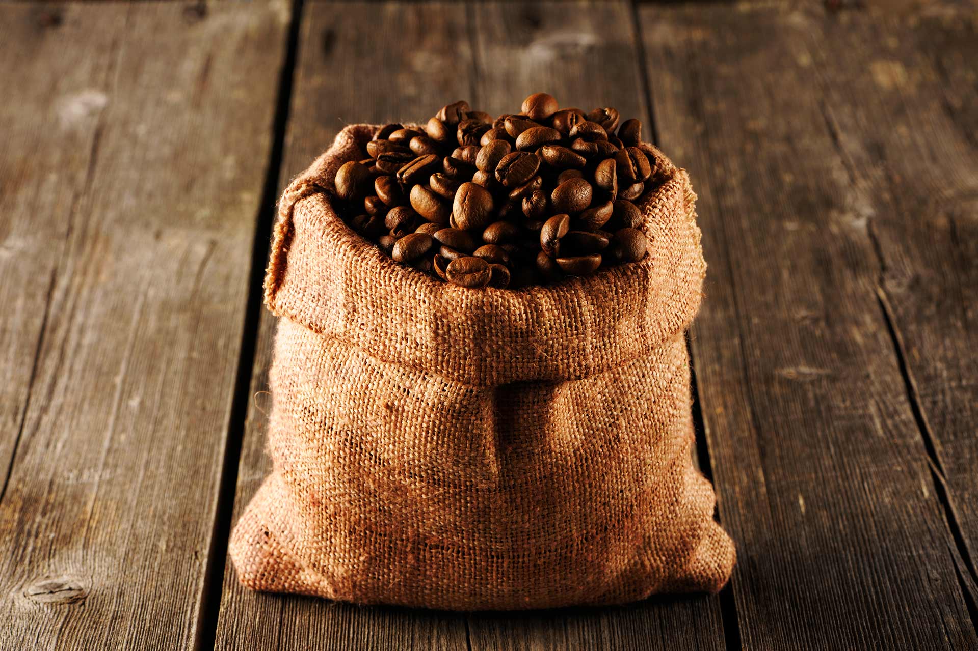 coffee-beans-in-bag-on-table-pjatkps_1920